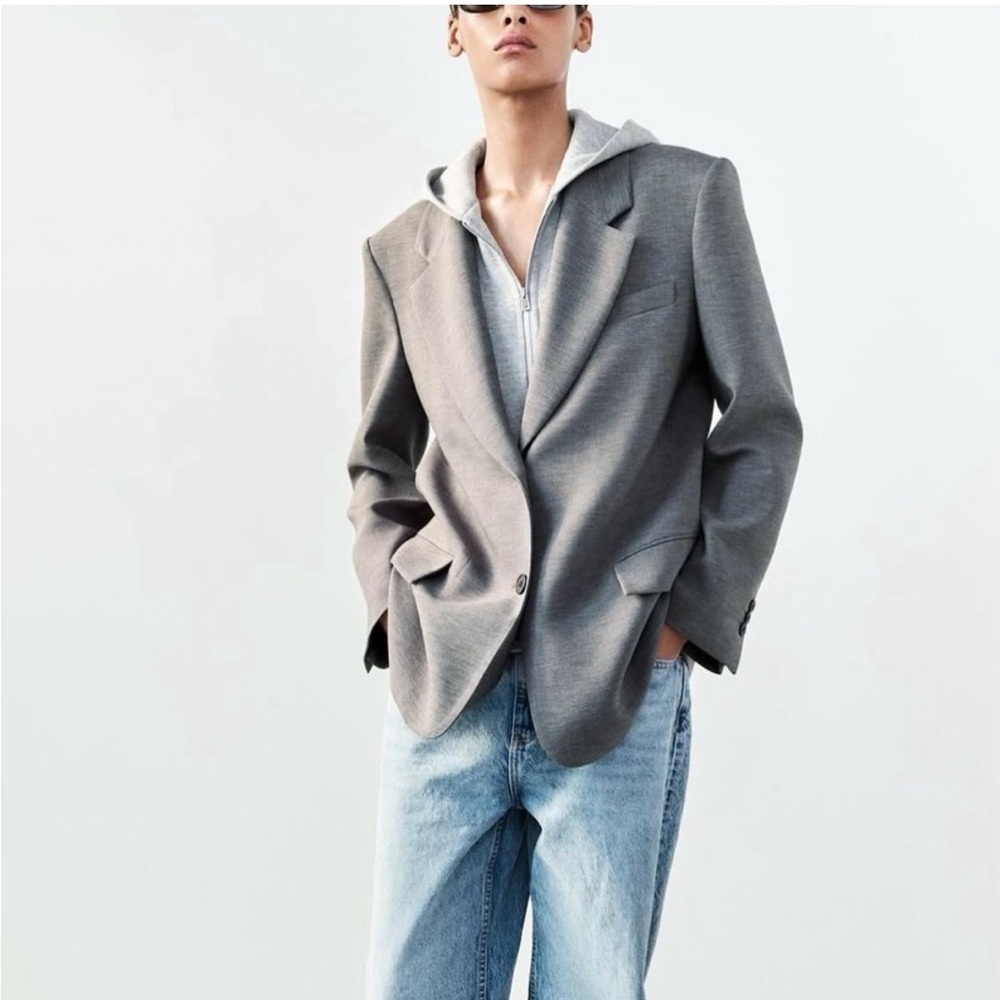 NWOT Zara hooded blazer with a contrasting grey plush fabric hood. S fits large.